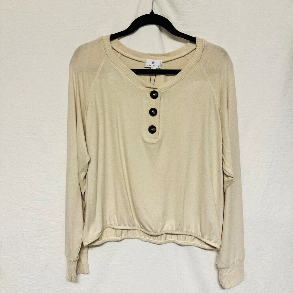 Socialite Women Ivory Pullover Sweater Large NWT Boatneck‎ Buttons